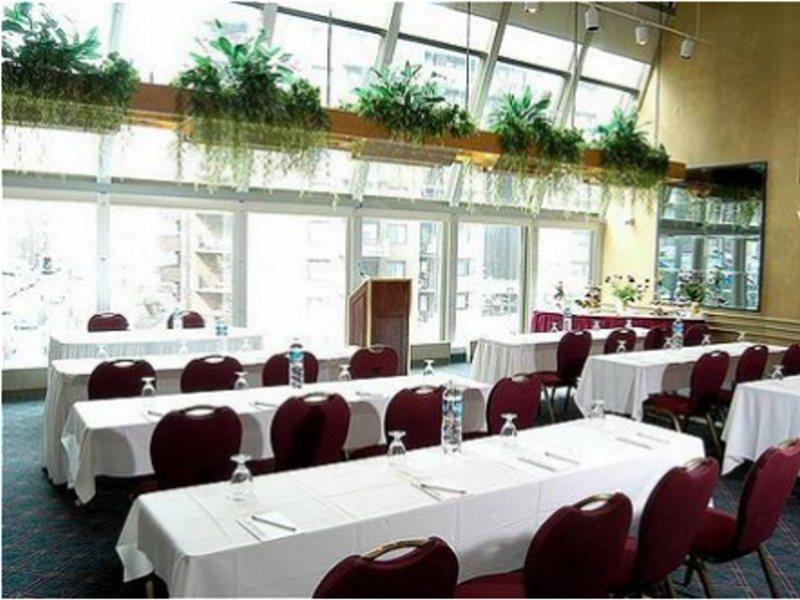 Holiday Inn Montreal Midtown エクステリア 写真