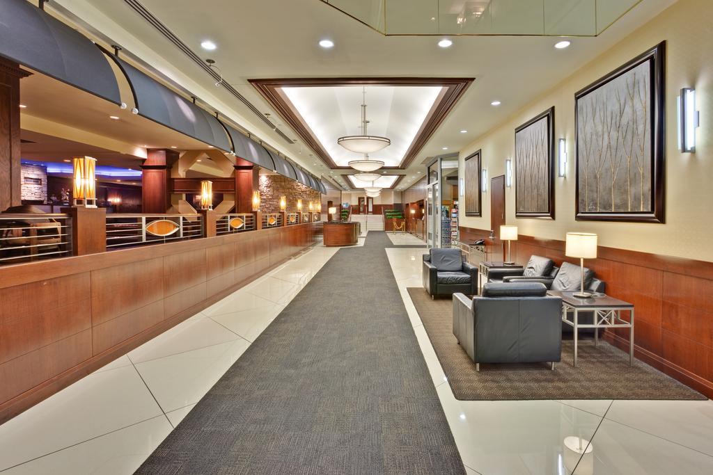 Holiday Inn Montreal Midtown エクステリア 写真