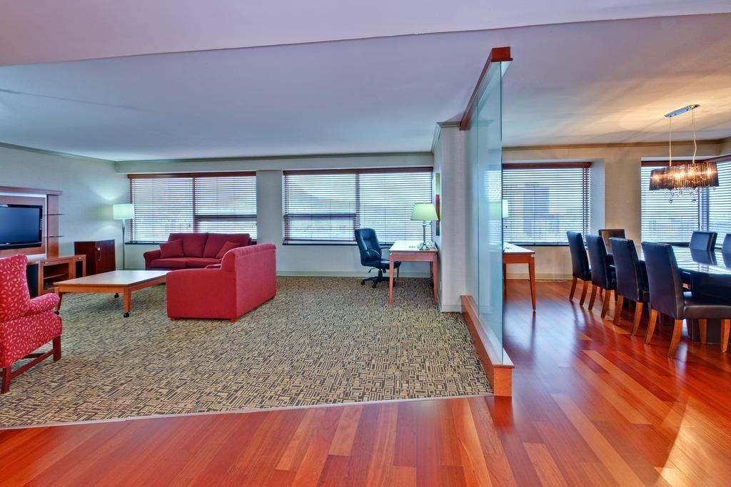 Holiday Inn Montreal Midtown エクステリア 写真