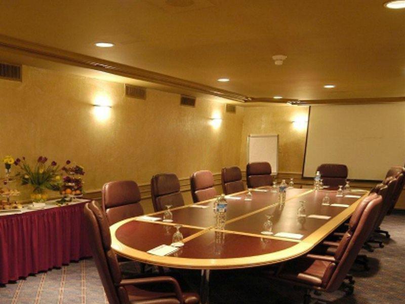 Holiday Inn Montreal Midtown エクステリア 写真